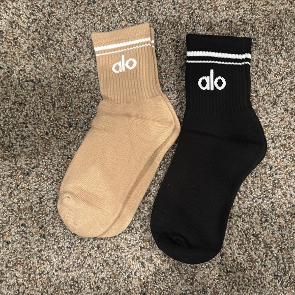 ALO Yoga Accessories - 2 pairs Alo Yoga Unisex Throwback Socks